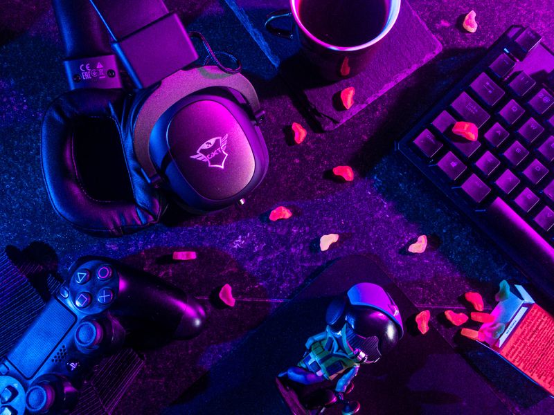 Sviluppatore indie al lavoro su un nuovo titolo